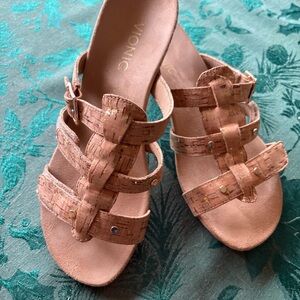 Size 8 WIDE Vionic Leather/Cork Wedge Sandals